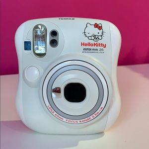 Brand New! Hello Kitty Instamax Mini 25
